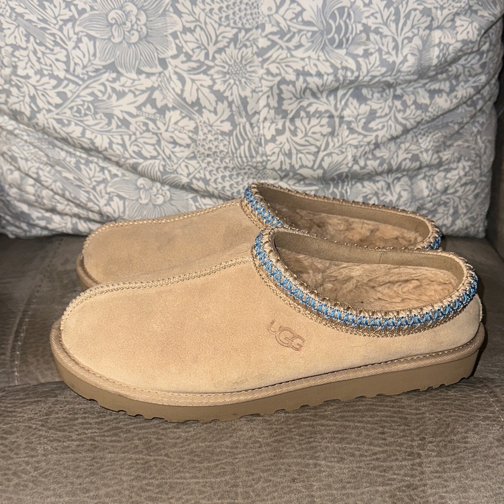 UGG Tasmans sand/beige really good condition